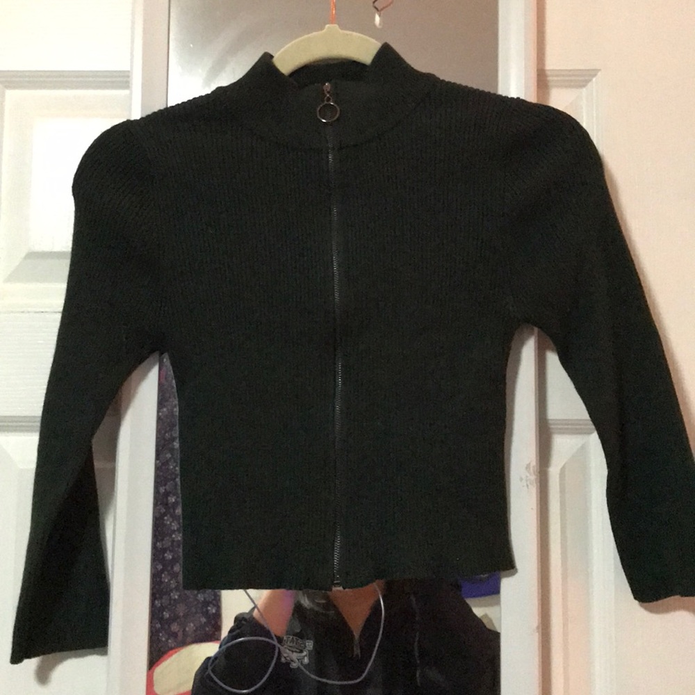 O ring zip up cropped top